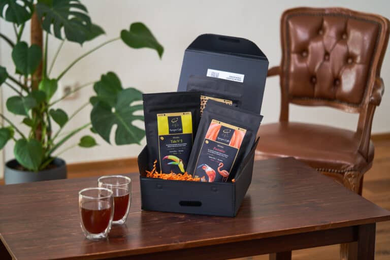 Nachhaltige Versandverpackung im Einsatz für Kaffee